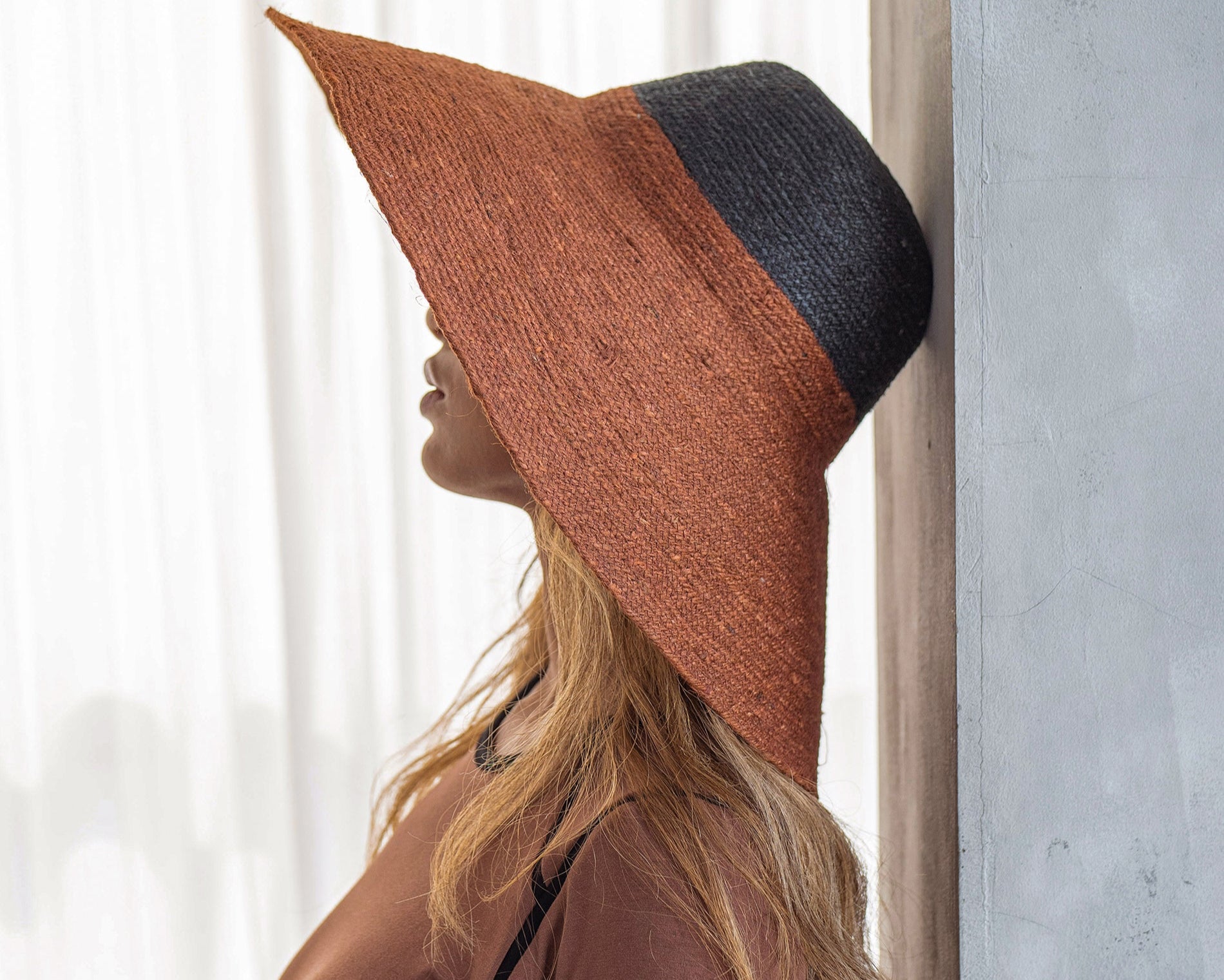 RIRI DUO Jute Handwoven Straw Hat in Burnt Sienna & Black